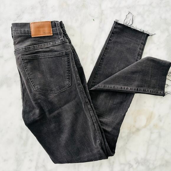 Paige Skyline Ankle Peg Black Slashed Knee 25 Skinny Jeans Distressed - Picture 2 of 7